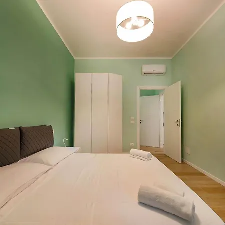 アパート Italianflat - Elegant 2 Bedrooms With Balcony, 10 Min Walk From Arena ヴェローナ