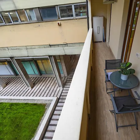 Italianflat - Elegant 2 Bedrooms With Balcony, 10 Min Walk From Arena アパート