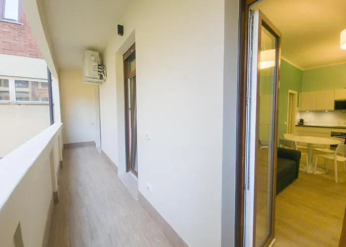 Italianflat - Elegant 2 Bedrooms With Balcony, 10 Min Walk From Arena Apartament *